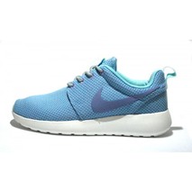 Небесно-голубые светлые женские кроссовки Nike Roshe Run на каждый день